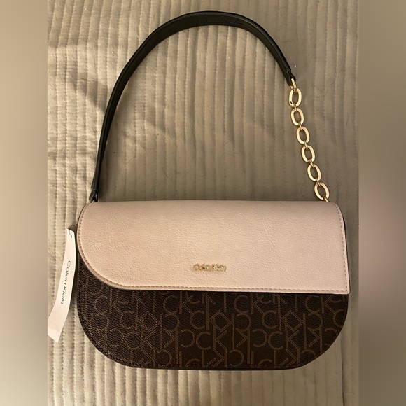 Calvin Klein Handbags - Classy & Versatile NWT Calvin Klein handbag
